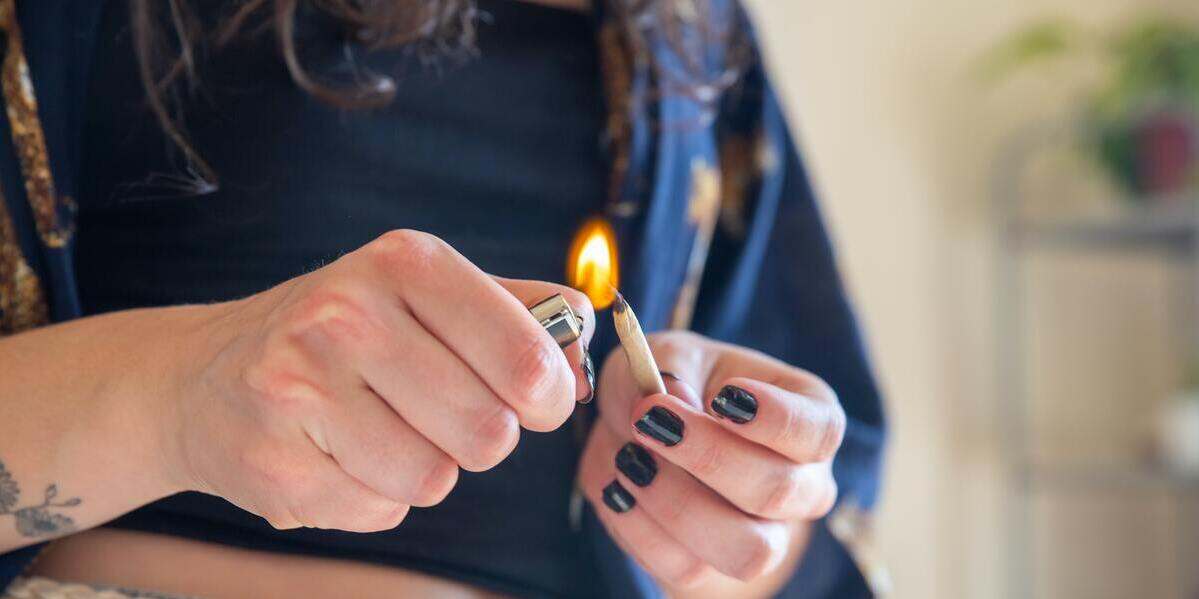 15 Wonderful Ways to Smoke Weed_joint